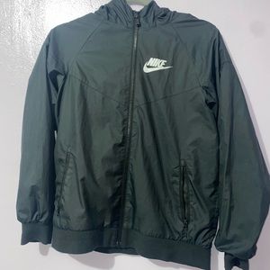 BLACK NIKE WINDBREAKER!